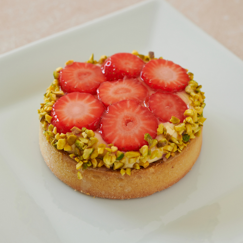 tart od pistacija i jagoda