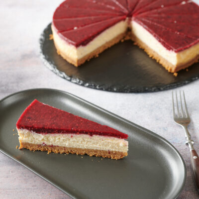 Cheesecake s coulisom od šumskog voća